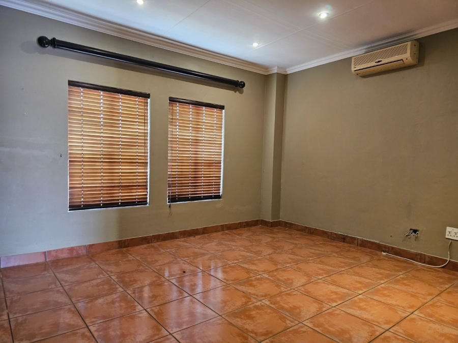 3 Bedroom Property for Sale in Safari Gardens North West